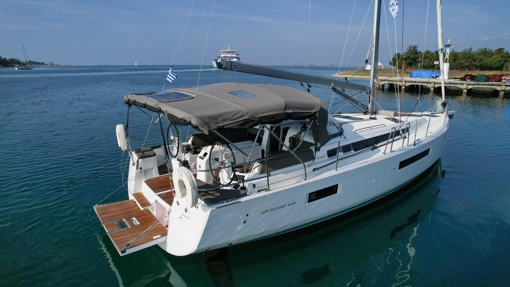 sun odyssey 440 exterior.jpg