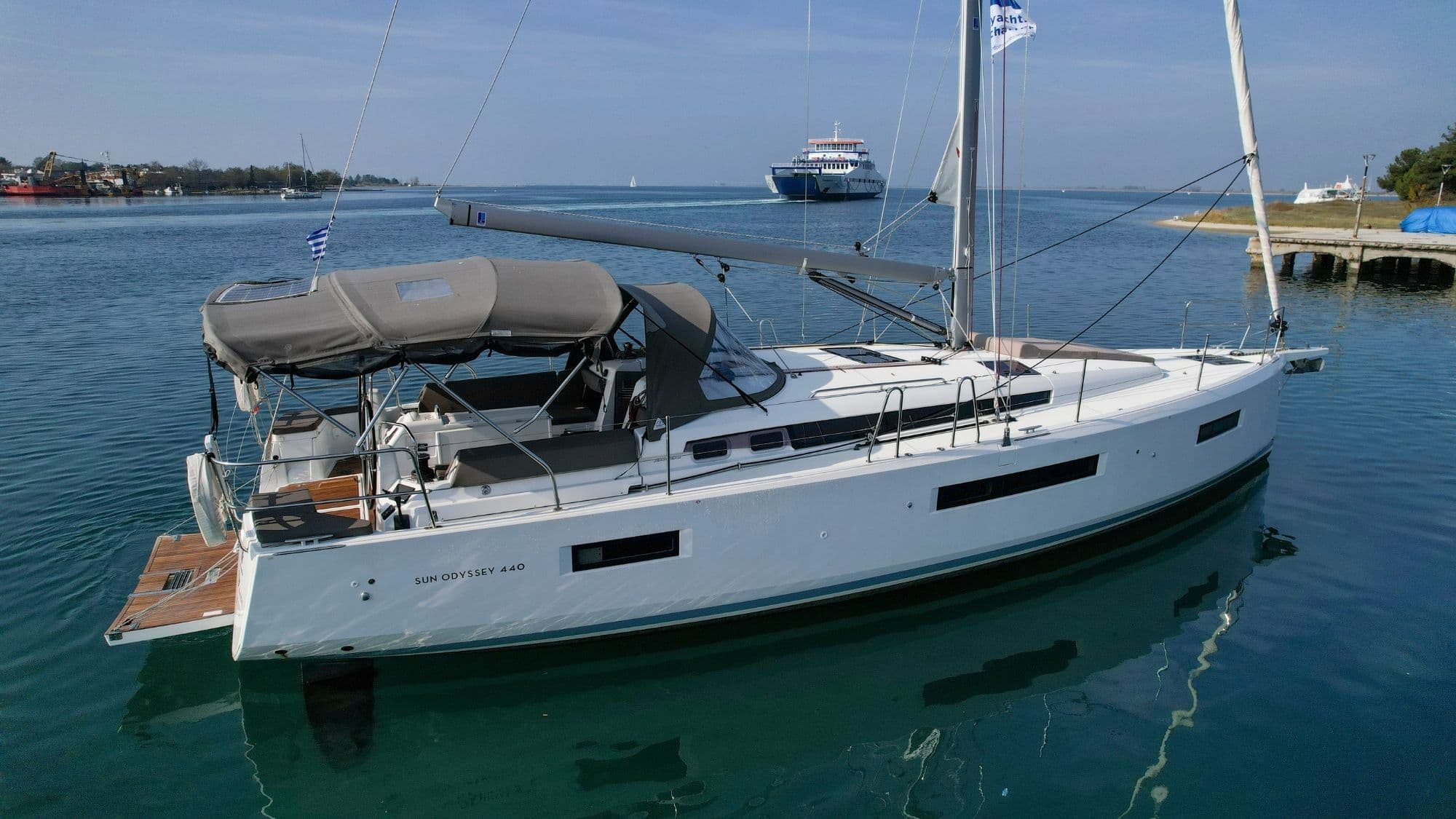 sun odyssey 440 bb exterior.jpg
